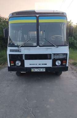 Городской автобус ПАЗ 3205 1992 в Сарнах