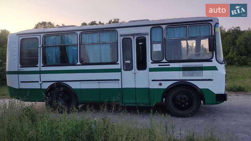 Городской автобус ПАЗ 3205 1992 в Сарнах