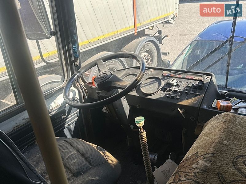Приміський автобус ПАЗ 3205 2000 в Запоріжжі