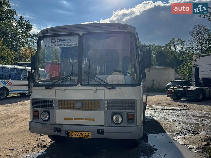 Пригородный автобус ПАЗ 3205 2008 в Львове Пригородный автобус ПАЗ 3205 2008 в Львове