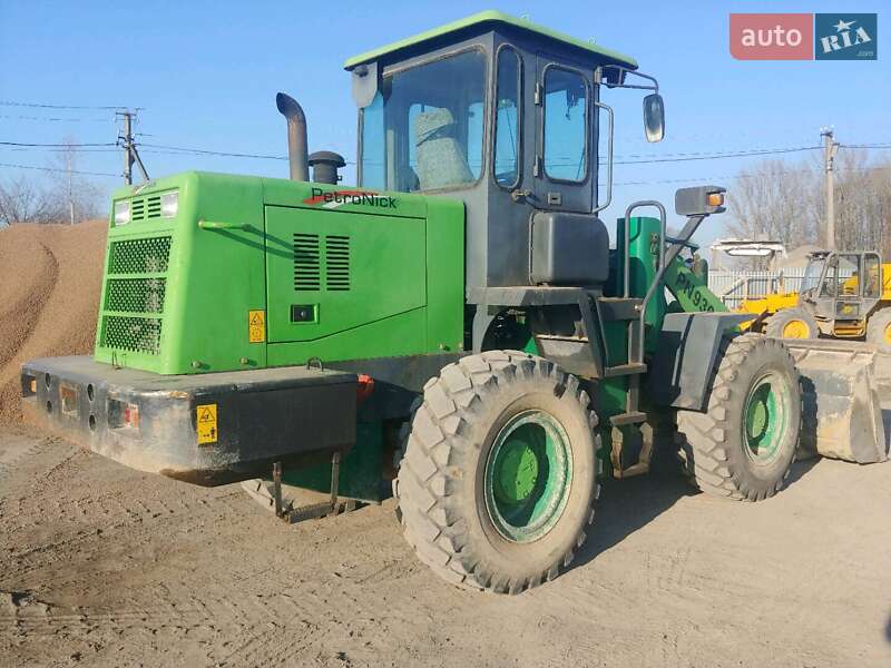 Фронтальный погрузчик PetroNick 936 2014 в Львове