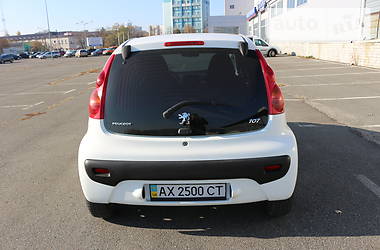 Хэтчбек Peugeot 107 2011 в Киеве