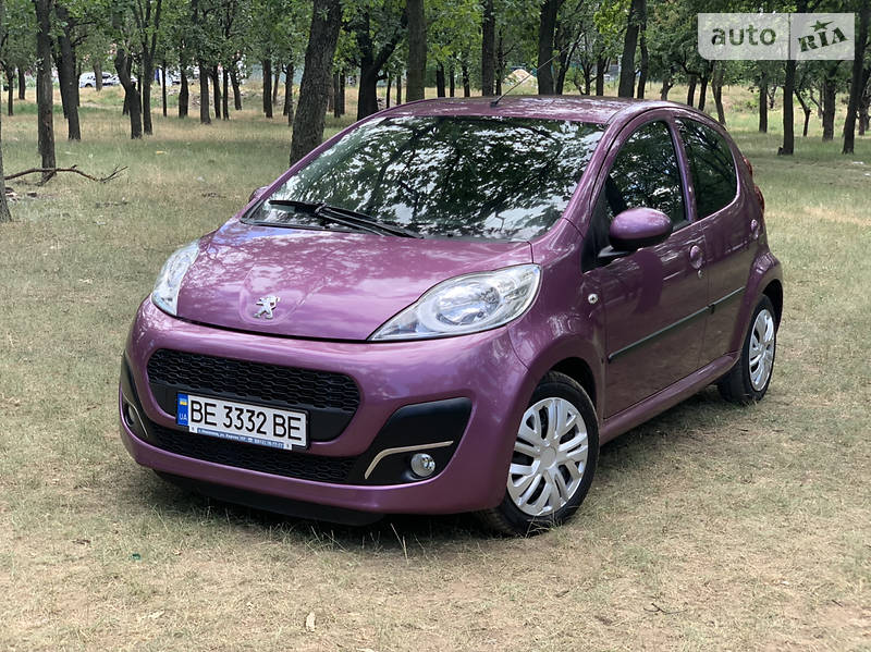 Хетчбек Peugeot 107 2012 в 