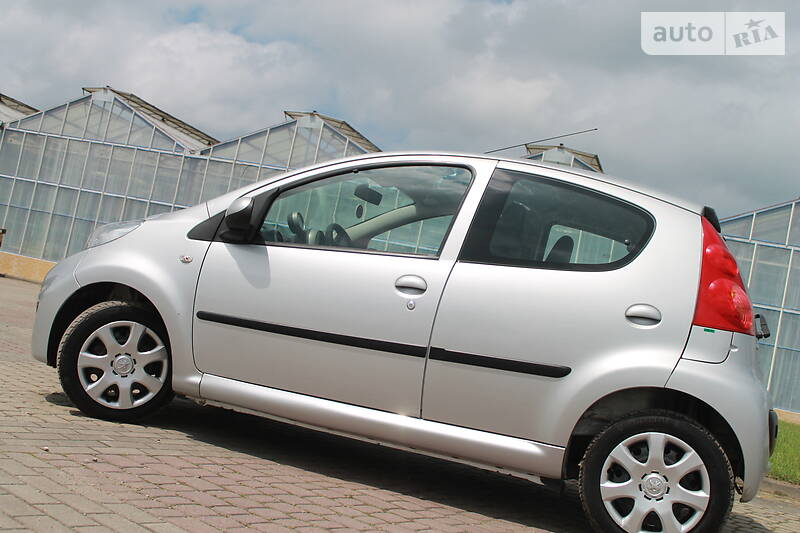 Хетчбек Peugeot 107 2011 в Дрогобичі