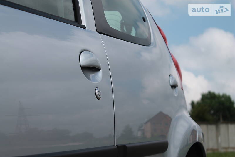 Хетчбек Peugeot 107 2011 в Дрогобичі