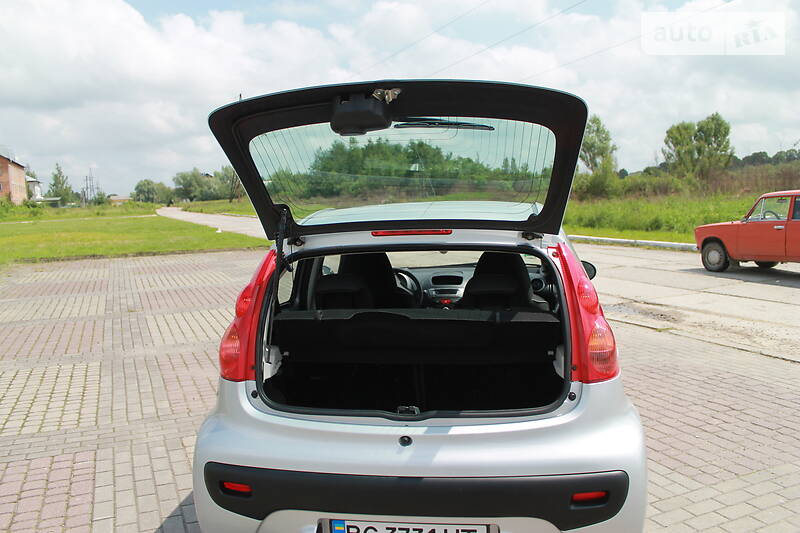 Хетчбек Peugeot 107 2011 в Дрогобичі
