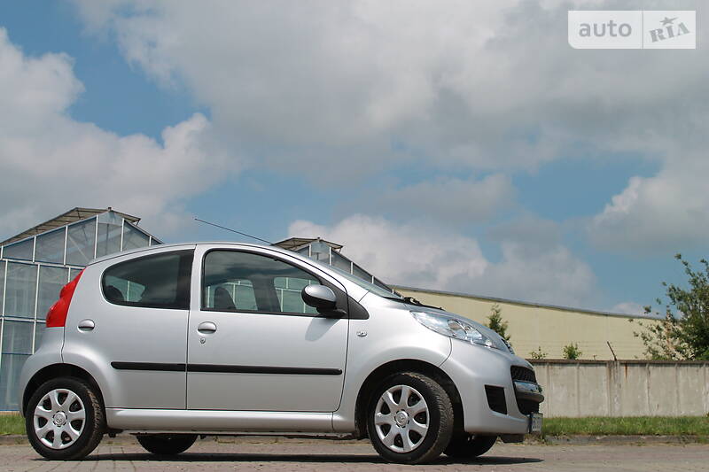 Хетчбек Peugeot 107 2011 в Дрогобичі