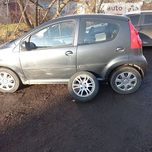 Хетчбек Peugeot 107 2010 в Івано-Франківську