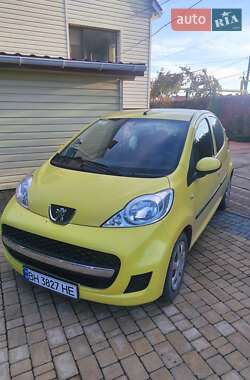 Хетчбек Peugeot 107 2011 в Южному