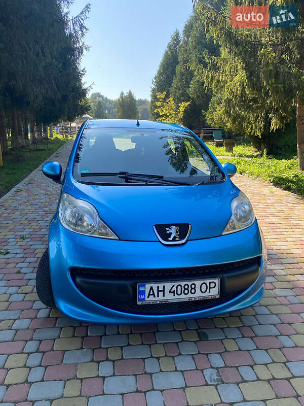 Хэтчбек Peugeot 107 2006 в Галиче