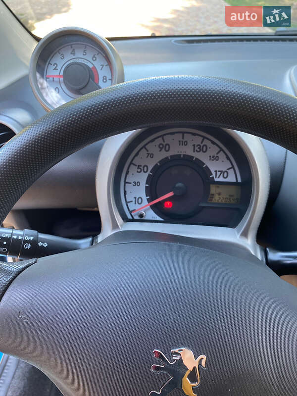 Хэтчбек Peugeot 107 2006 в Галиче