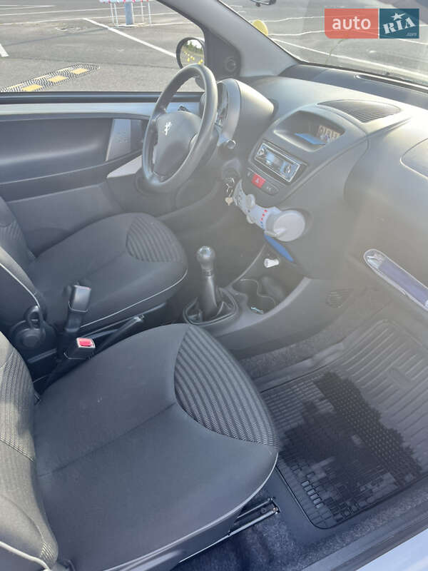 Хэтчбек Peugeot 107 2012 в Киеве