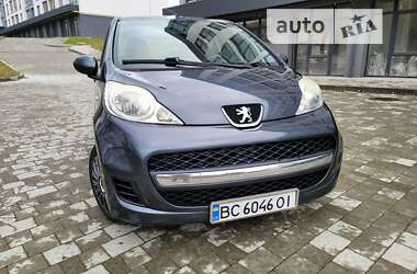 Хэтчбек Peugeot 107 2011 в Новояворовске