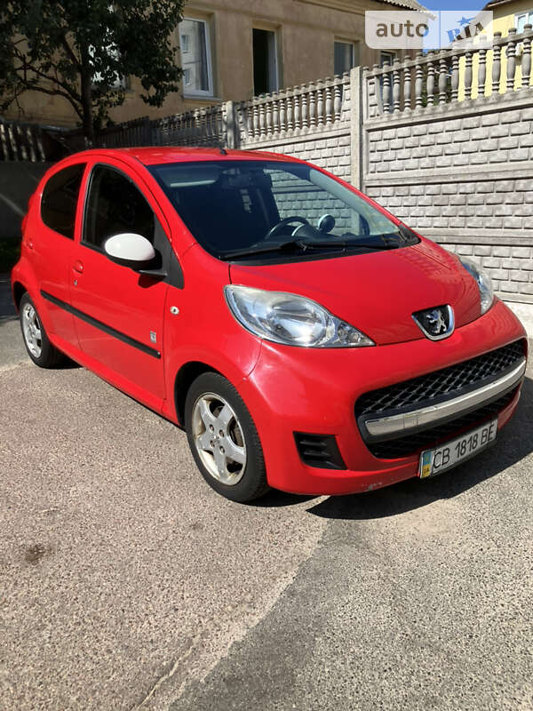 Хэтчбек Peugeot 107 2012 в Чернигове