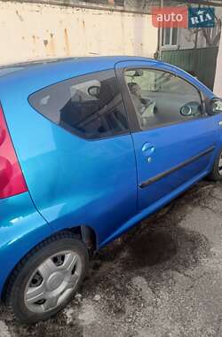 Хэтчбек Peugeot 107 2011 в 