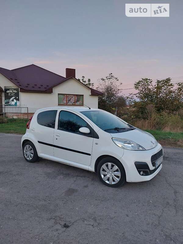 Хэтчбек Peugeot 107 2012 в Луцке