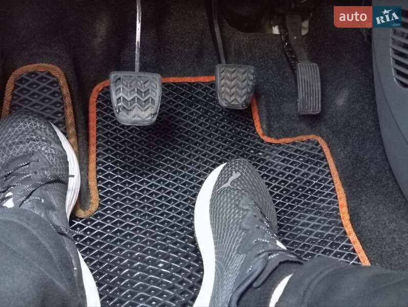 Хетчбек Peugeot 107 2010 в Києві