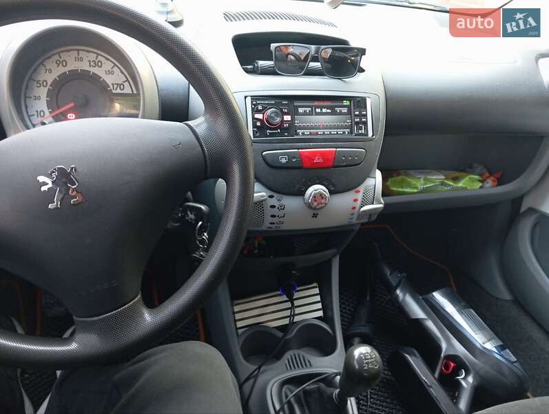 Хетчбек Peugeot 107 2010 в Києві
