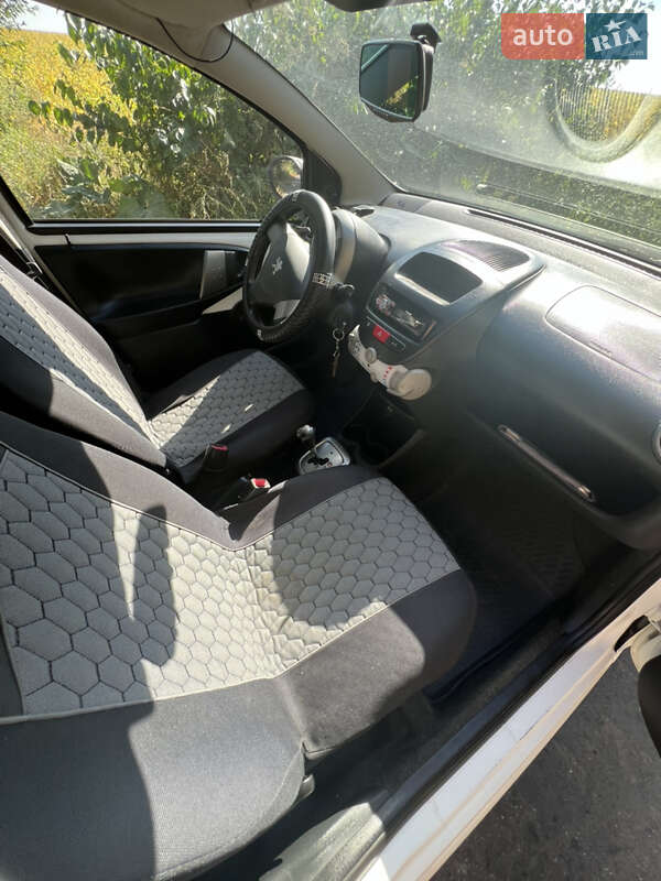 Хетчбек Peugeot 107 2014 в Старокостянтинові