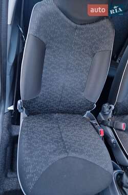 Хэтчбек Peugeot 107 2012 в 