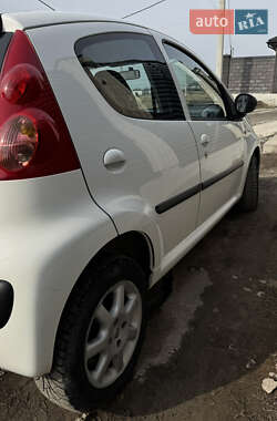 Хетчбек Peugeot 107 2011 в Дніпрі