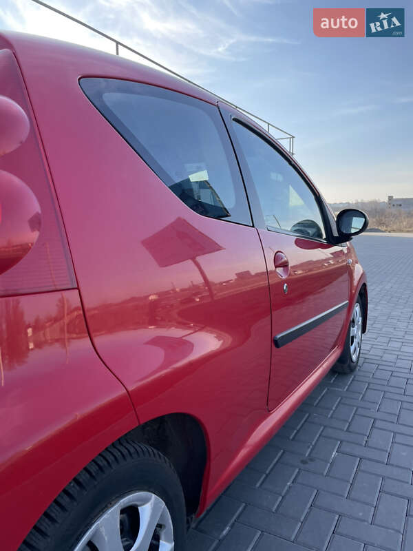 Хетчбек Peugeot 107 2011 в Кропивницькому