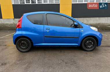Хетчбек Peugeot 107 2011 в 