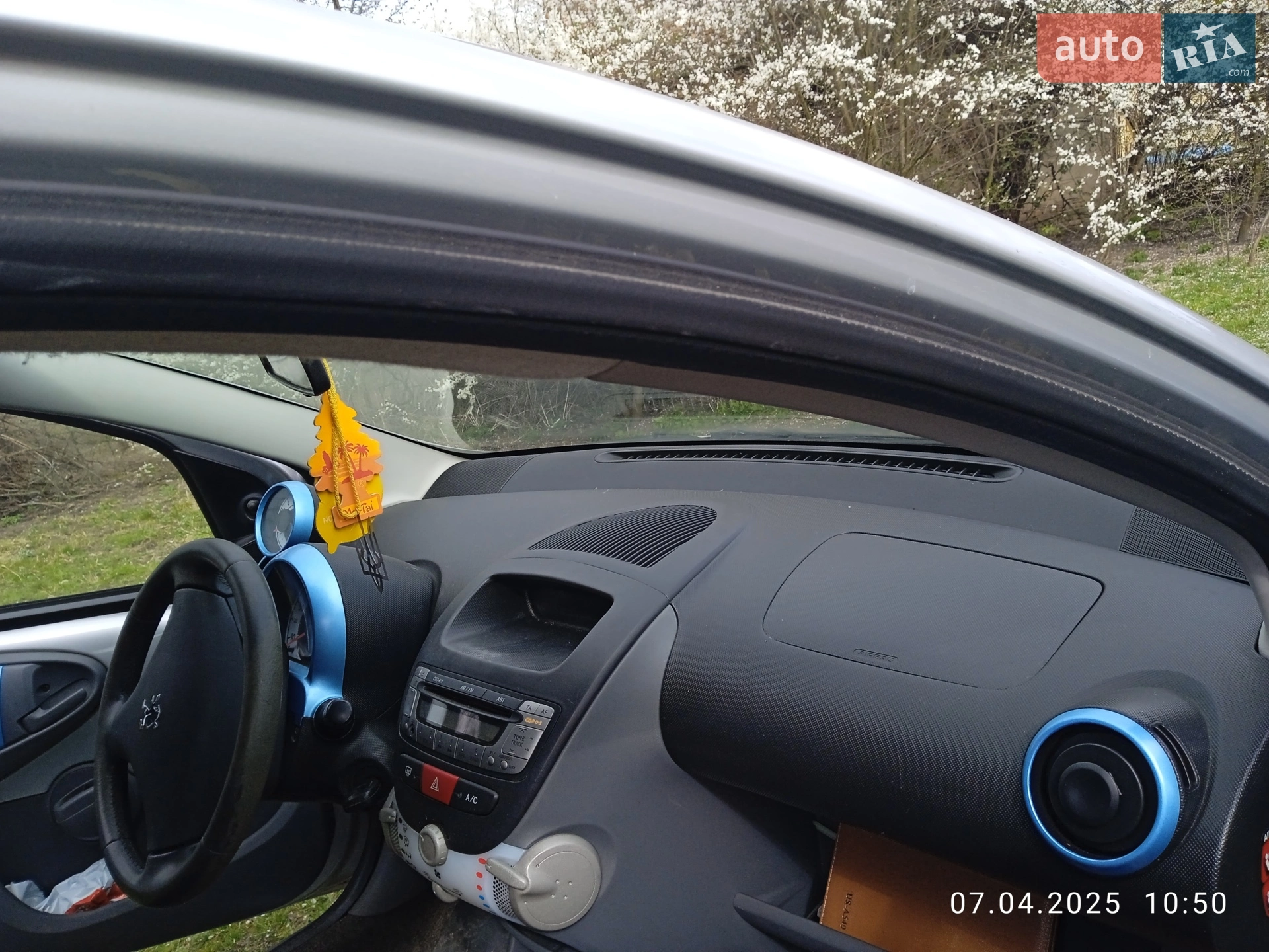 2010 Peugeot 107 - мініатюра 2