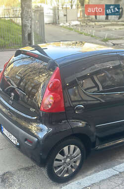 Хэтчбек Peugeot 107 2011 в 