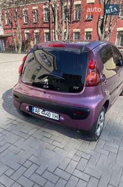 Хетчбек Peugeot 107 2014 в 