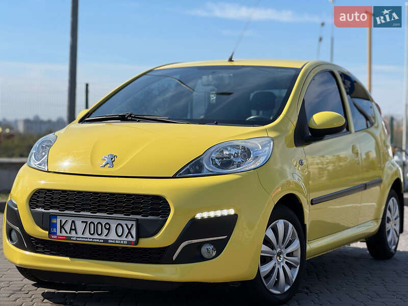 Хетчбек Peugeot 107 2012 в 