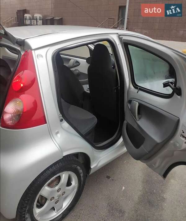 Хетчбек Peugeot 107 2008 в Подільську