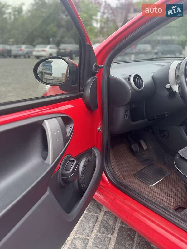 Хетчбек Peugeot 107 2012 в Харкові