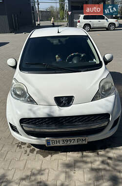 Хетчбек Peugeot 107 2011 в 