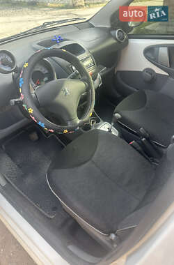 Хетчбек Peugeot 107 2011 в 