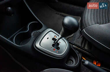 Хэтчбек Peugeot 107 2012 в 