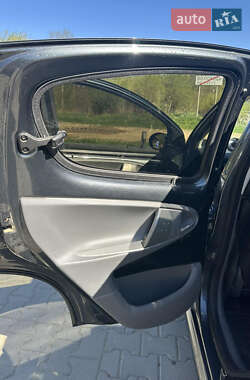 Хетчбек Peugeot 107 2010 в 