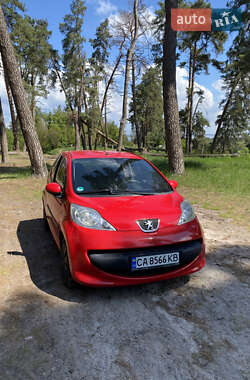 Хэтчбек Peugeot 107 2005 в 