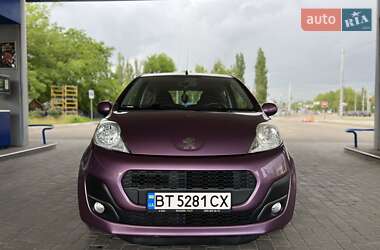 Хетчбек Peugeot 107 2012 в 
