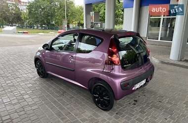 Хетчбек Peugeot 107 2012 в 