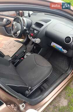 Хэтчбек Peugeot 107 2013 в 