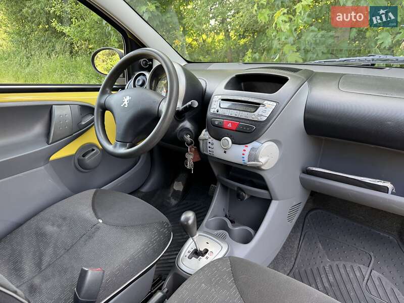 Хетчбек Peugeot 107 2011 в Дрогобичі