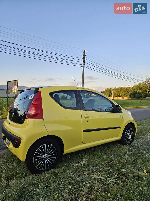 Хэтчбек Peugeot 107 2011 в Киеве