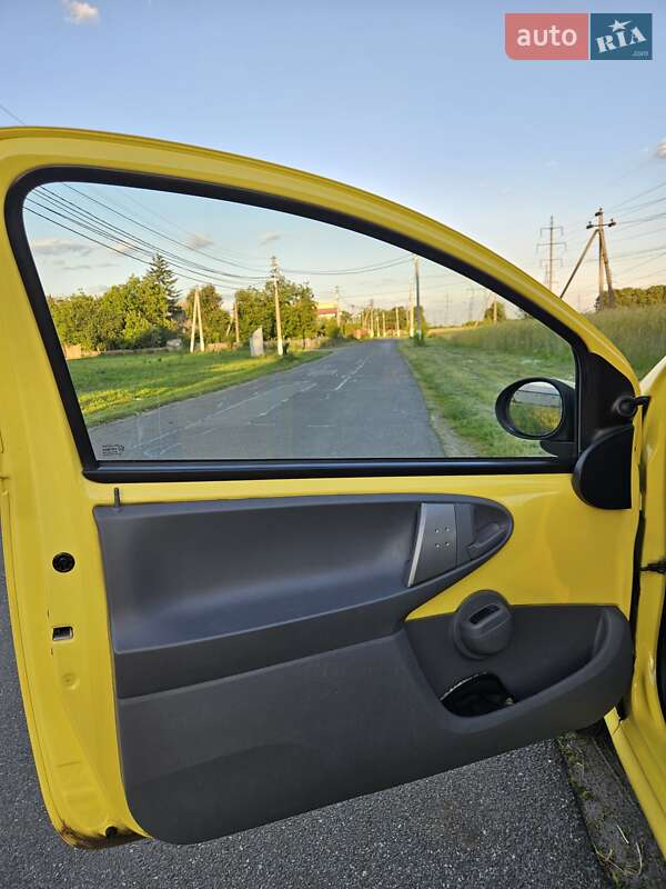 Хэтчбек Peugeot 107 2011 в Киеве