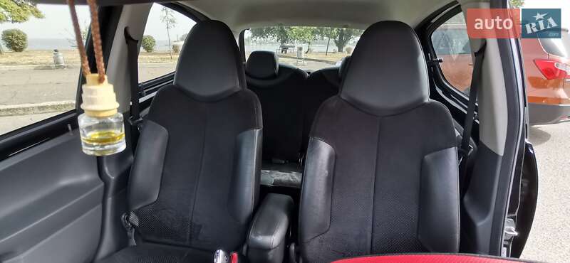 Хетчбек Peugeot 107 2011 в Черкасах