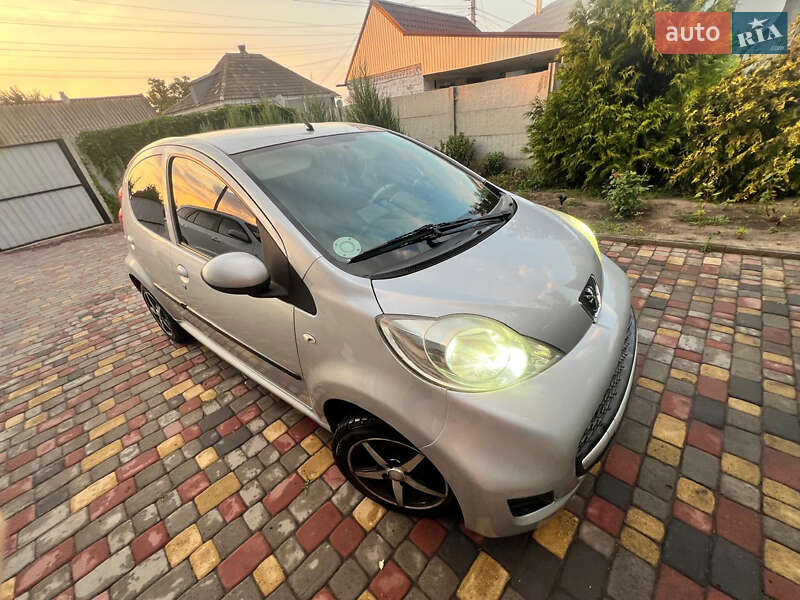 Хэтчбек Peugeot 107 2010 в Днепре