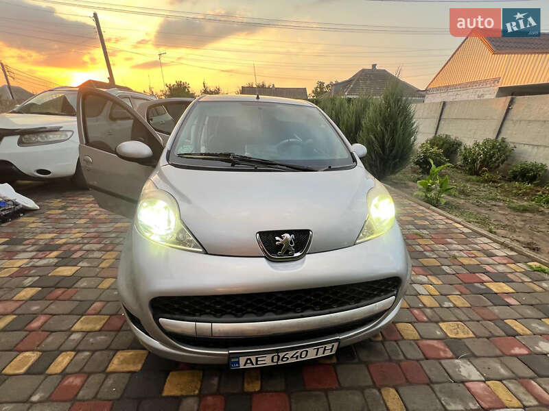 Хэтчбек Peugeot 107 2010 в Днепре