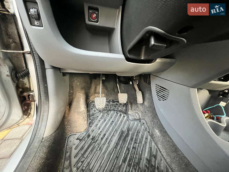 Хэтчбек Peugeot 107 2010 в Днепре