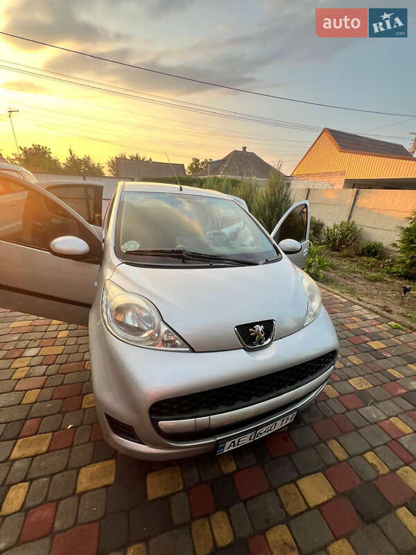 Хэтчбек Peugeot 107 2010 в Днепре