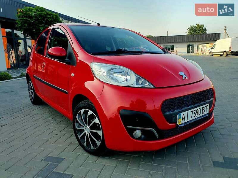 Хетчбек Peugeot 107 2013 в Попільні